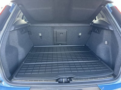 2023 Volvo XC40 B5 Plus Bright Theme